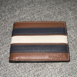 Coach Men's Brown, Navy, and Cream Leather Card Holder
